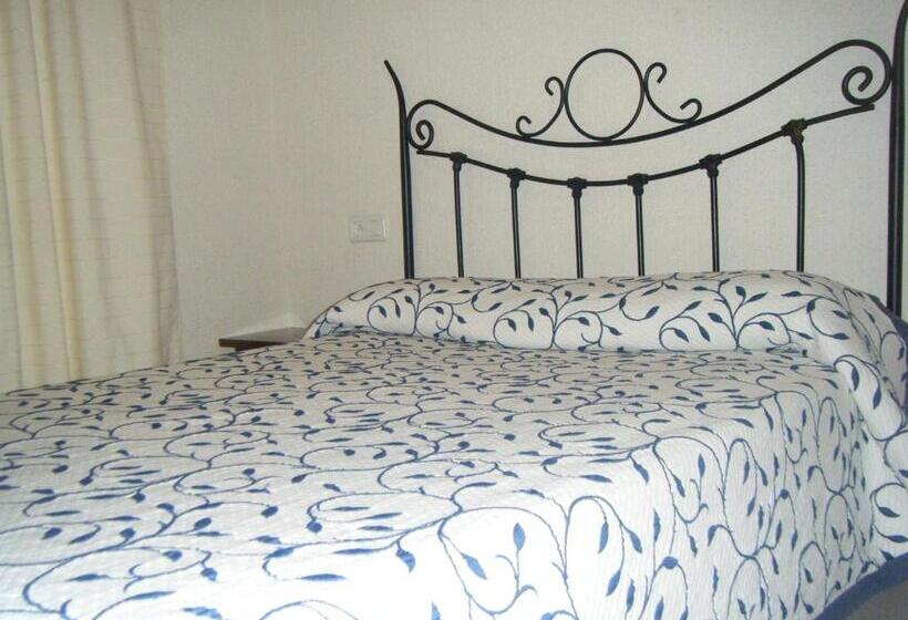 标准三人间, Hostal Muriel