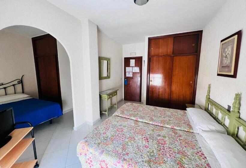 家庭间, Hostal Muriel
