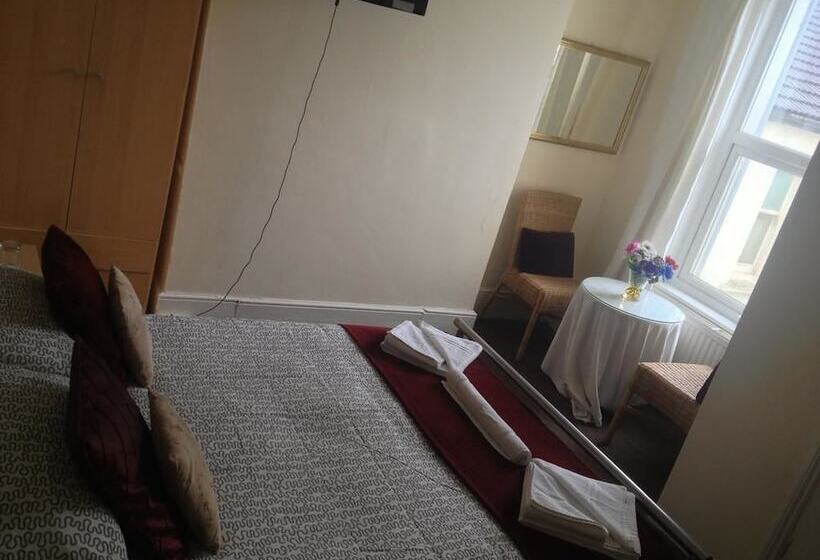 Номер Стандарт, Malvern Lodge Guest House  Close To Beach, Train Station & Southend Airport