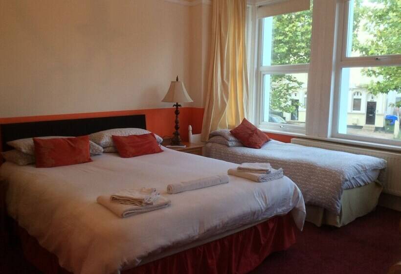 Семейный Номер, Malvern Lodge Guest House  Close To Beach, Train Station & Southend Airport