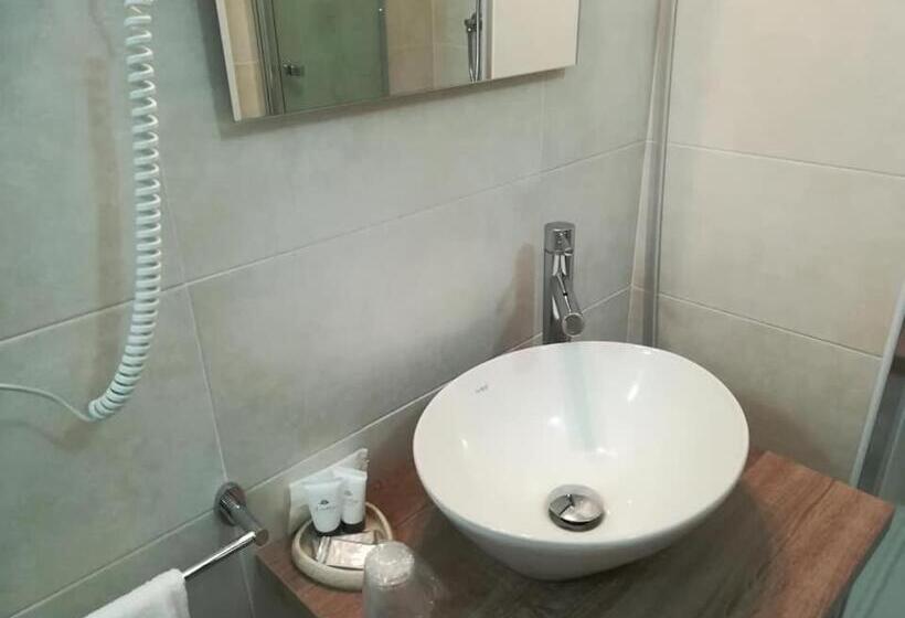 חדר סטנדרט, B.house