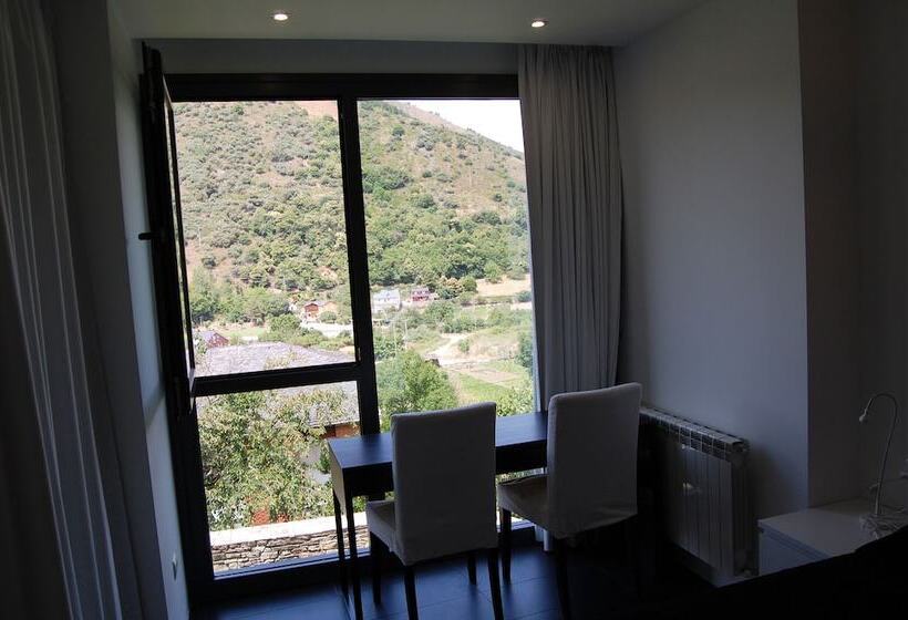 Четырехместный Номер Классик, Hostal Tres Campanas