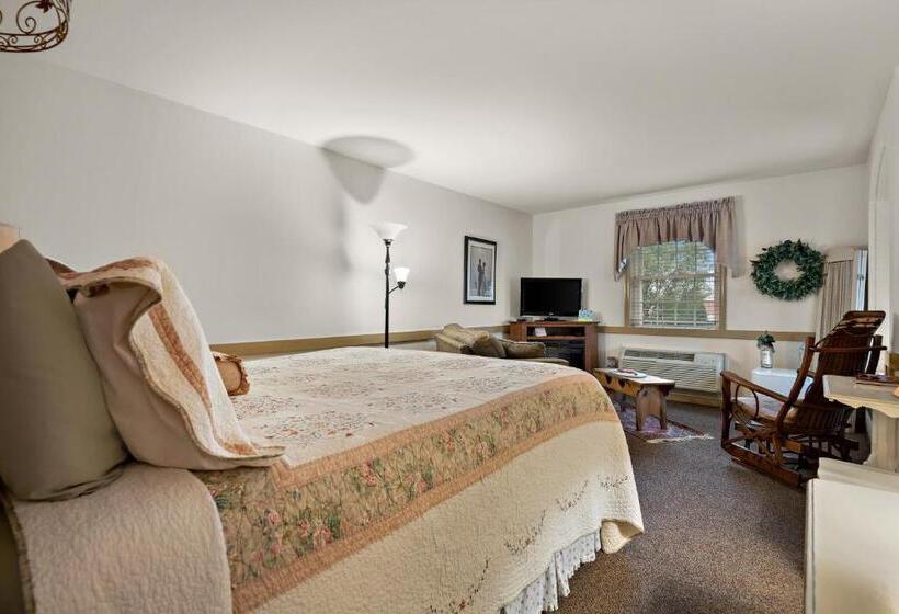 Люкс, Country Living Inn