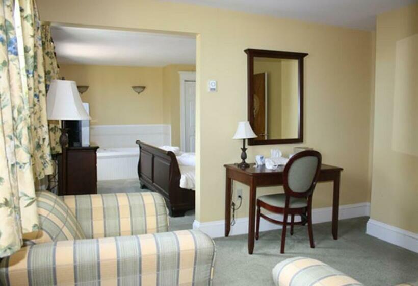 מיטת קינג בסוויטה, Shining Waters Country Inn