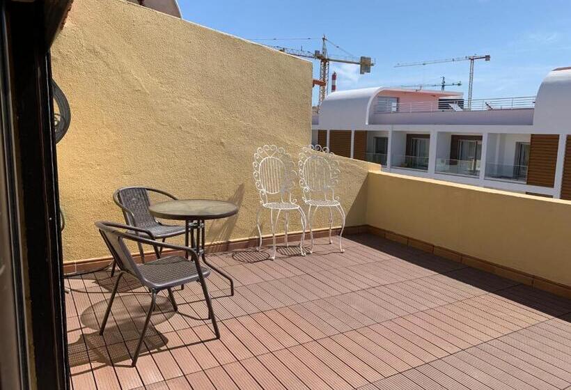 Студио Стандарт с Террасой, Discovery Apartment Carnaxide