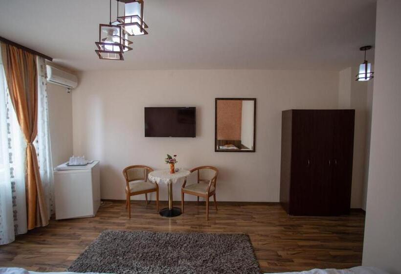 اتاق استاندارد سه تخته با بالکن, Casa Alex