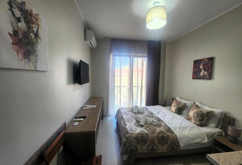 استودیوی استاندارد, Apartments On Vaja Pshavela