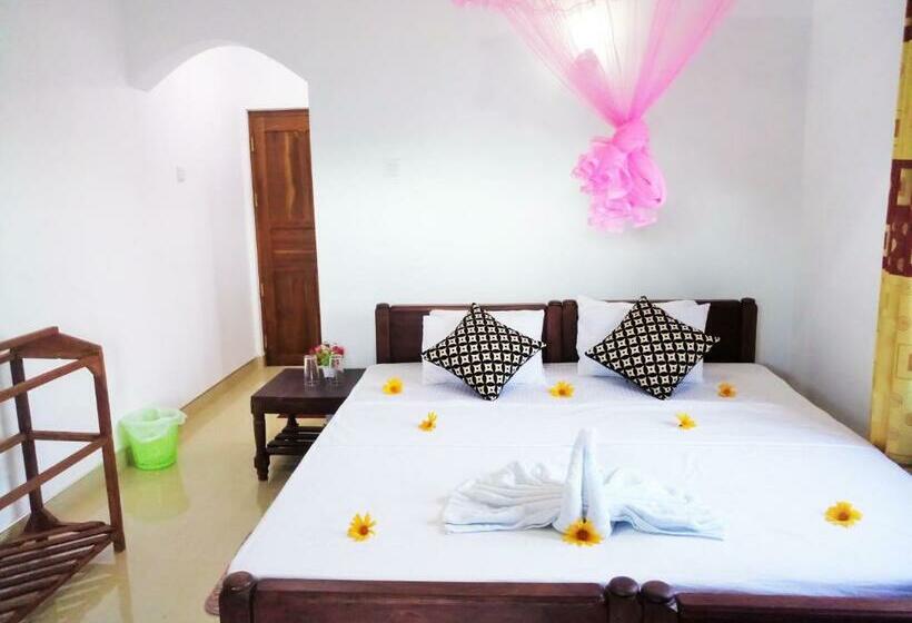 اتاق لوکس با بالکن, Sunny Side Villa