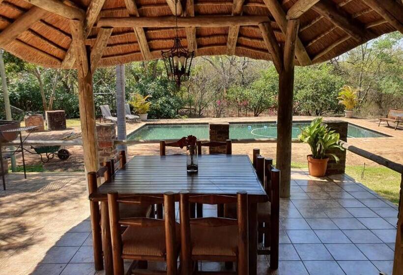 اتاق استاندارد سه نفره, Tamboti House