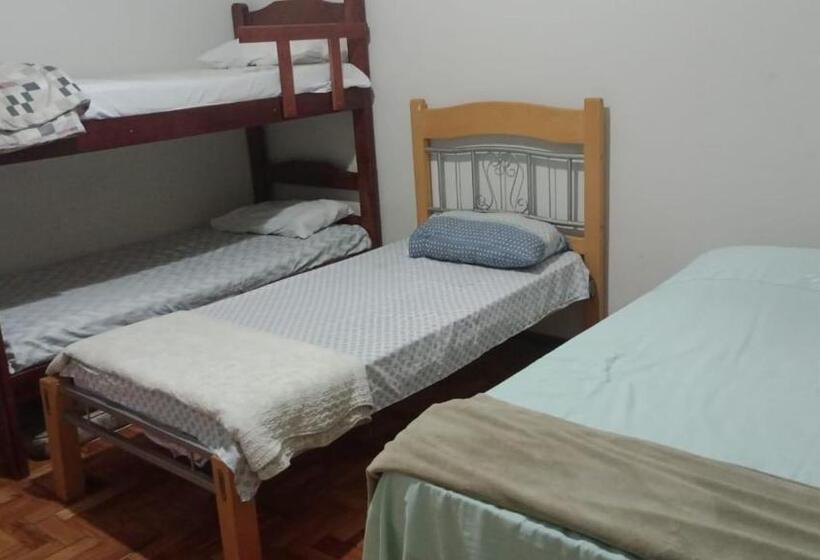 Четырехместный номер эконом класса с общей ванной комнатой, Hostel Da Moda