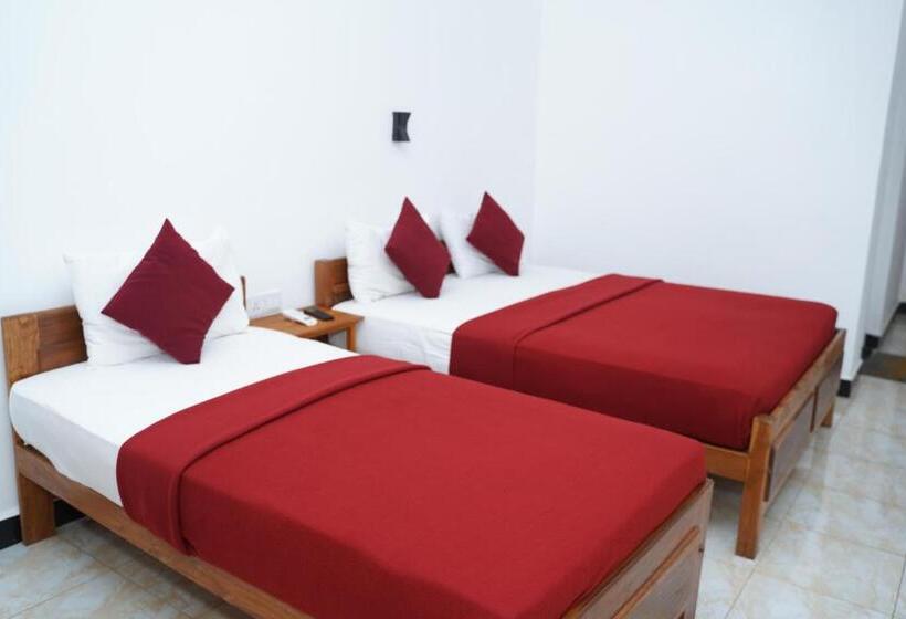 Трехместный Номер Deluxe, Theevanni Resort