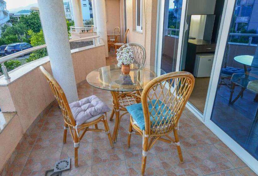 اتاق استاندارد با بالکن, Rexha Apartments