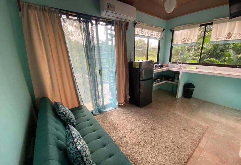 带1个卧室的带阳台的公寓, The Jungle Container