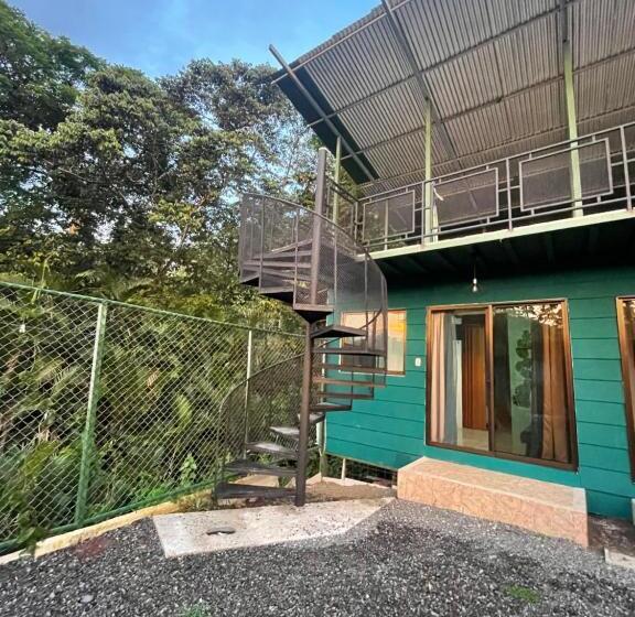 带1个卧室的带阳台的公寓, The Jungle Container