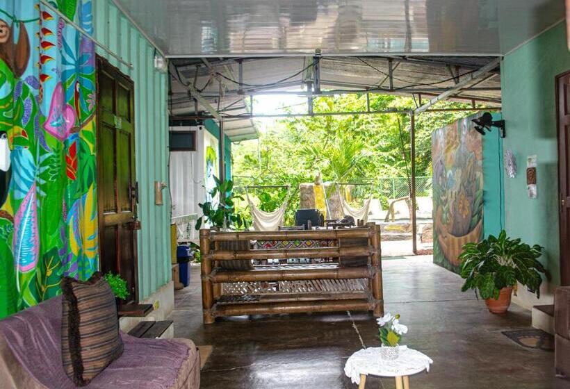 家庭间, The Jungle Container