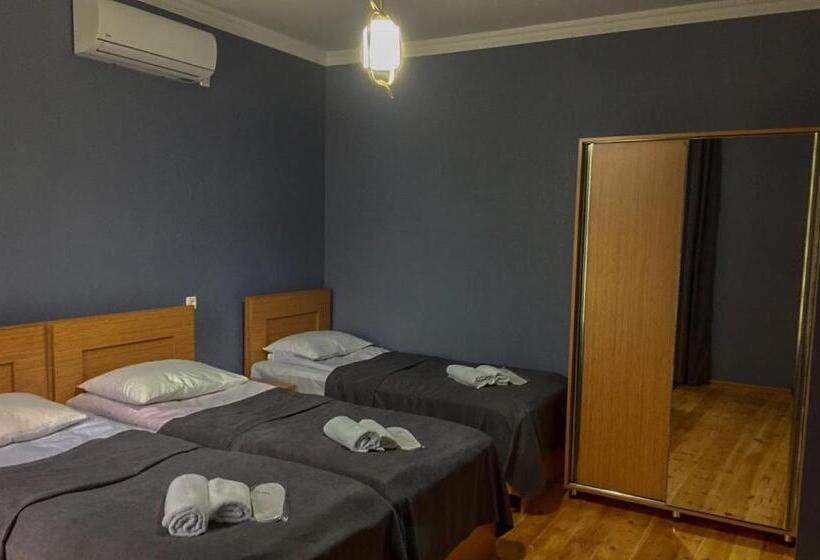اتاق استاندارد سه نفره, Guest House Maradona