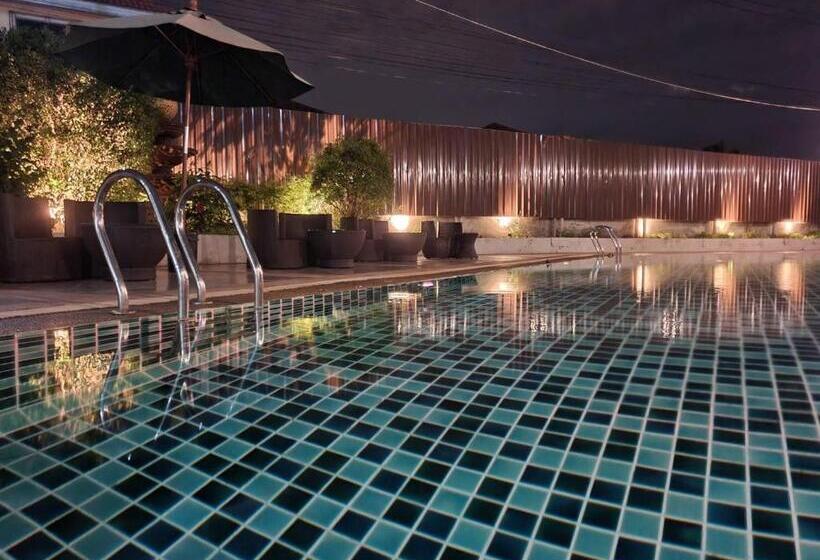 Номер Superior Вид на Бассейн, Retreat Resort Pattaya