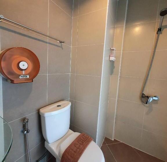 Трехместный Номер Стандарт Вид на Бассейн, Retreat Resort Pattaya