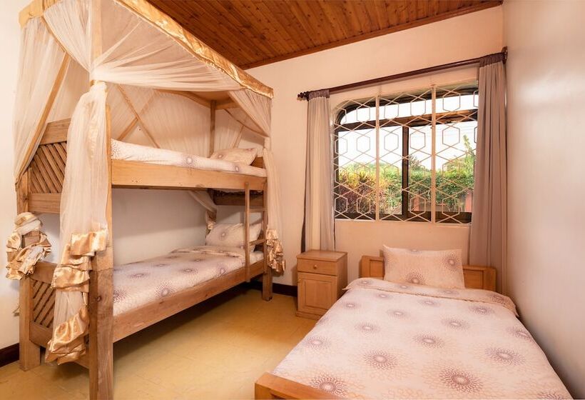 تختخواب در اتاق مشترک, Footprints Hostel
