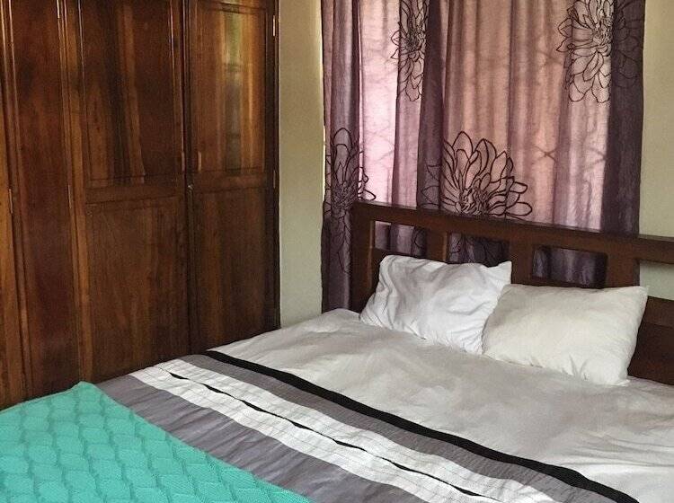 اتاق لوکس, Footprints Hostel