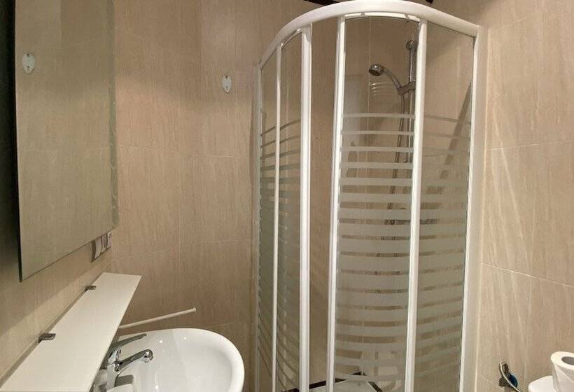 غرفة قياسية ثلاثية, Insidehome Valladolid Centro  Hab Con Baño Privado En El Centro Y Opcion De Parking