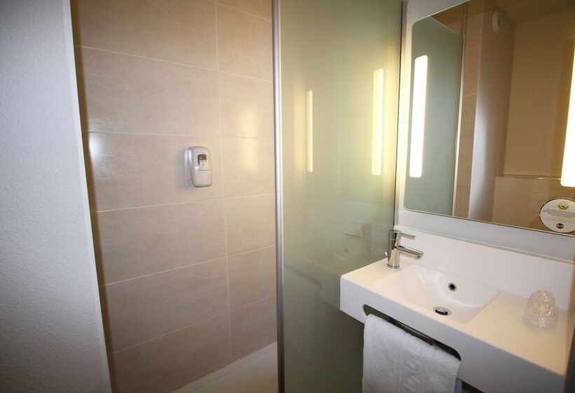 Четырехместный Номер Стандарт, B&b Hotel Montélimar Sud
