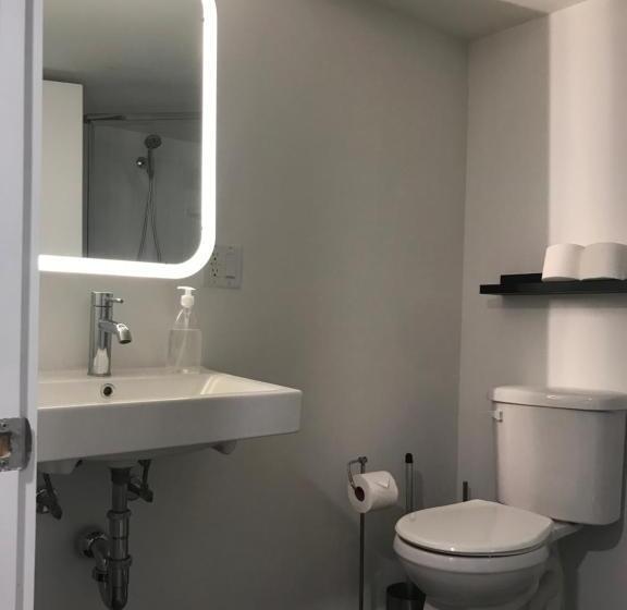 Standard room with outdoor bath, Modern Guesthouse Ironbound Newark With Kitchen Fasttraintonyc Onestoptoairport