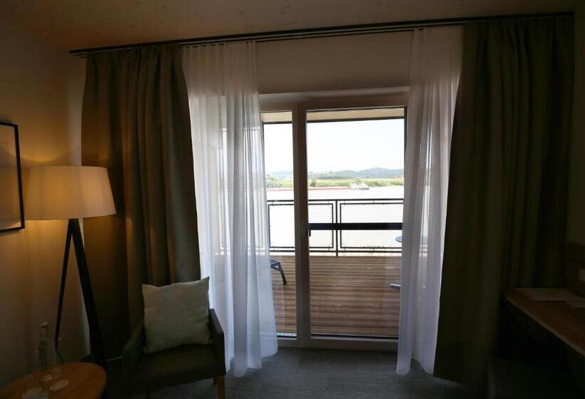 Номер Стандарт с Балконом, Donau Lodge