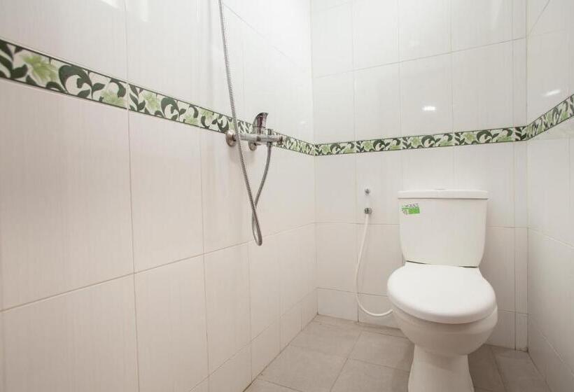 Номер Deluxe, Reddoorz @ Panglima Sudirman Probolinggo