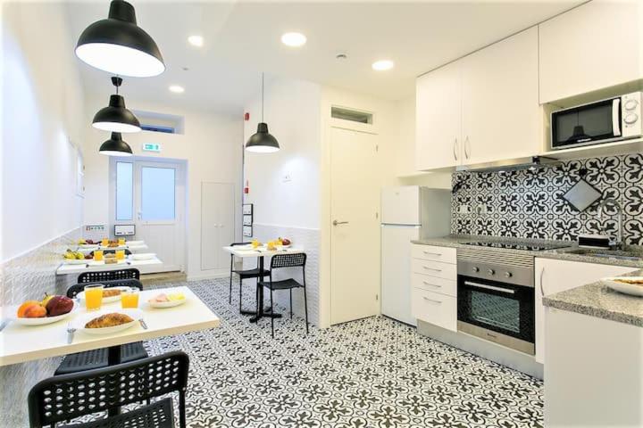 مجموعه ویستا شهر, Suites Amália Guesthouse Near Rossio Square