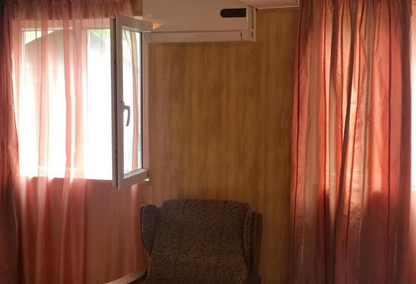 اتاق استاندارد چهار تخته, Guest House Guram
