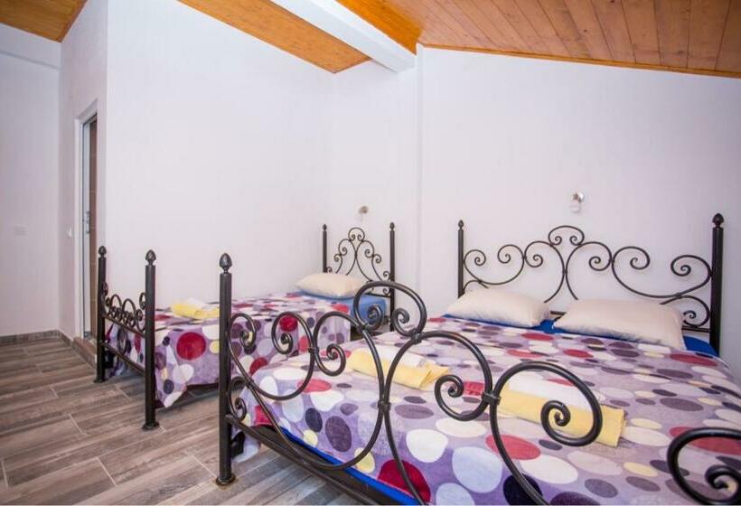 اتاق استاندارد سه نفره, Skadar Lake Family Resort