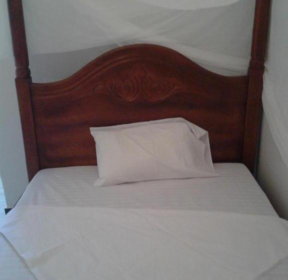 اتاق استاندارد یک نفره, Freedom Guest House