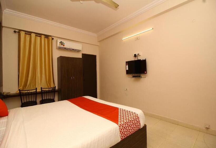 חדר דלוקס לשלושה, O Nav Bharath Residency