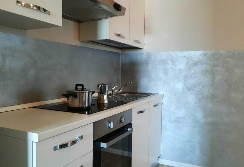 Номер Стандарт Трехместный, Bergamo Guesthouse   Self Check In