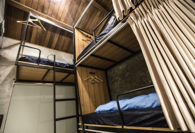 تختخواب در اتاق مشترک, Shen Nong Village   Hostel