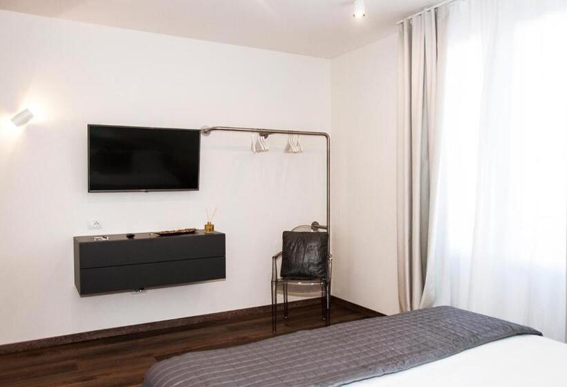 Люкс с Балконом, Homy Bnb