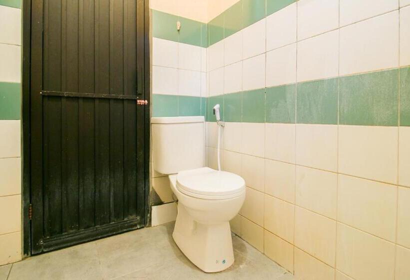 Семейный Номер, Reddoorz @ Pantai Pelabuhan Ratu 2