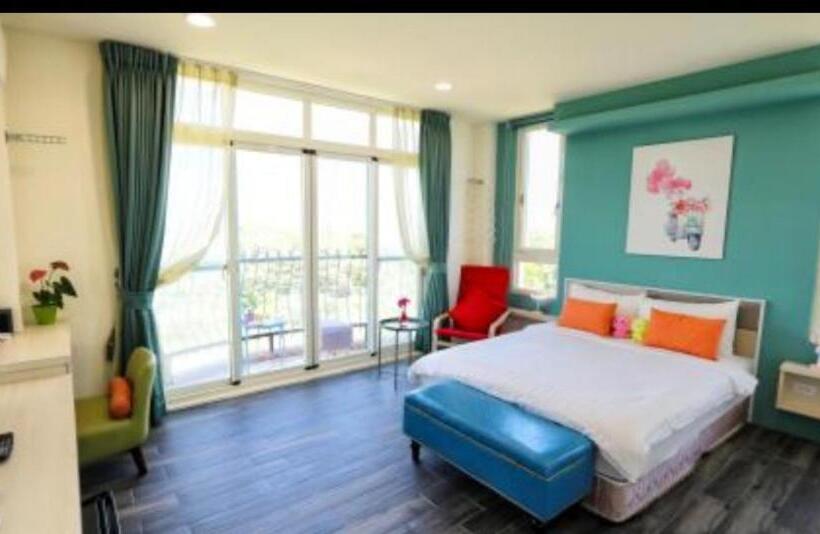 اتاق لوکس با بالکن و چشم‌انداز دریا, Full Moon Resort