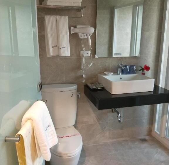 اتاق لوکس با بالکن و چشم‌انداز دریا, Full Moon Resort