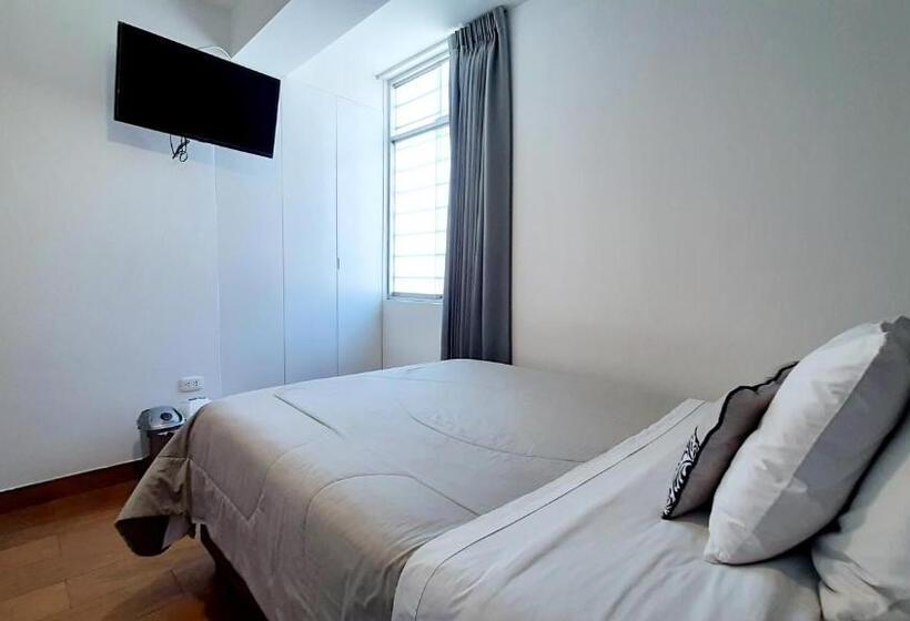 标准单人间, Majhu Hostal