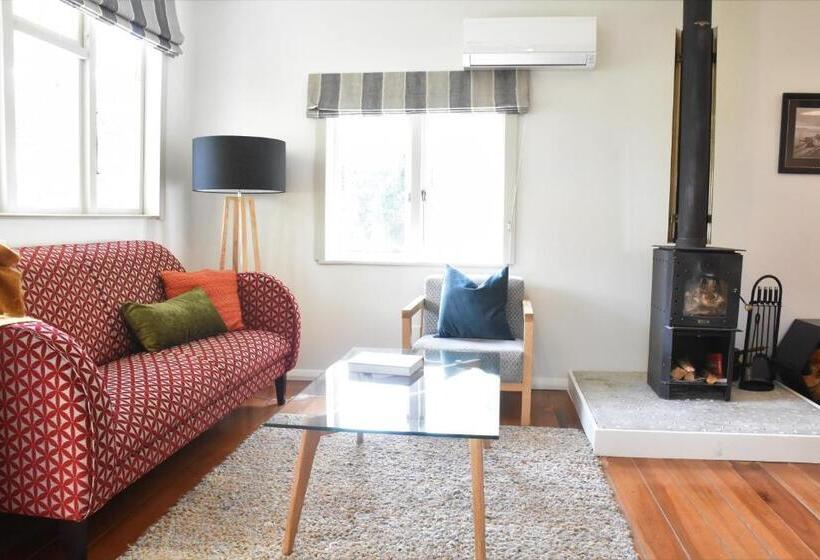 Номер Deluxe Кровать Кинг, Shy Cottage And Studio
