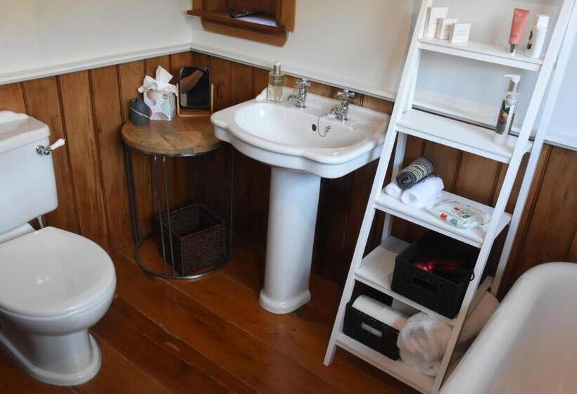 Номер Deluxe Кровать Кинг, Shy Cottage And Studio