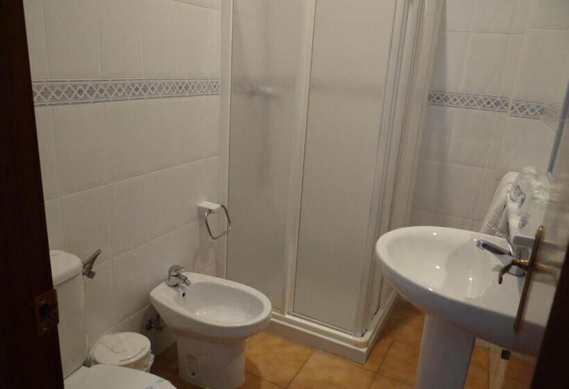 Номер Стандарт Трехместный, Hostal Mellizo