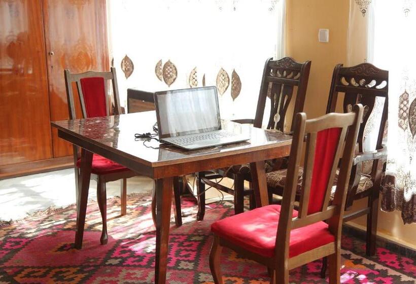 غرفة ديلوكس ثلاثية, Hostel Gulsara