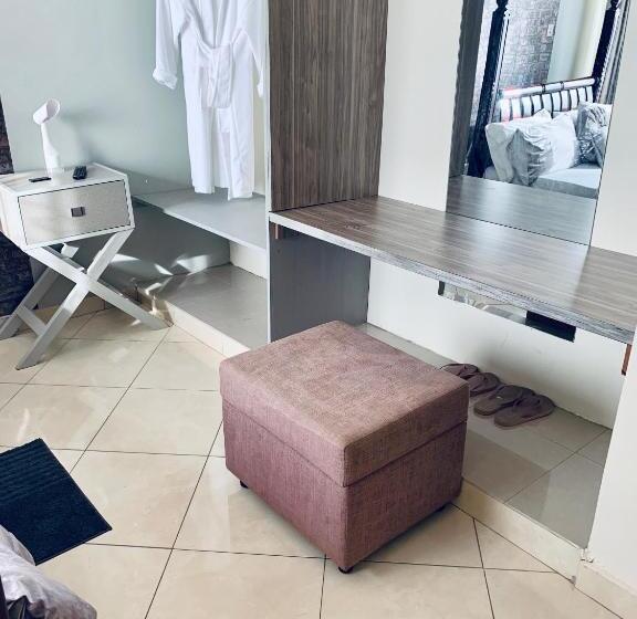 1 Bedroom Apartment Lake View, Trendy Apartments
