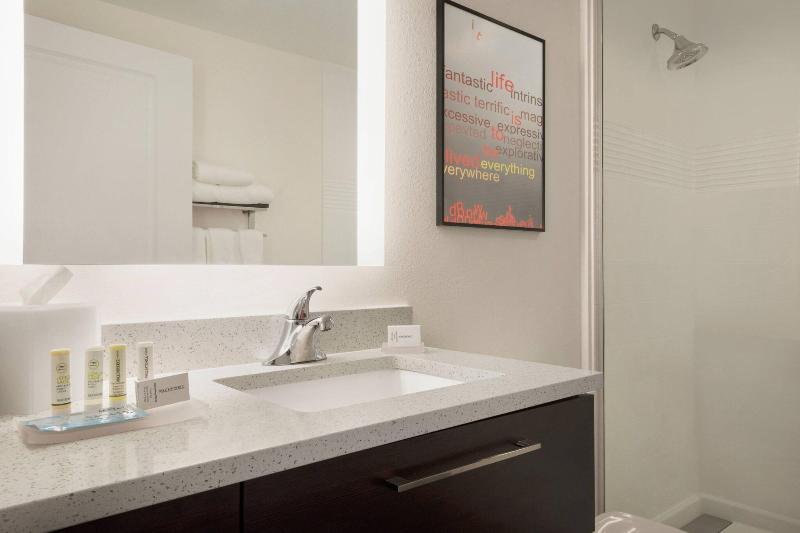 Студия Стандарт Кровать Куин, Towneplace Suites By Marriott Dubuque Downtown