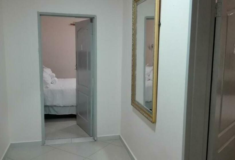 اتاق استاندارد, Kandjo's Bed And Breakfast
