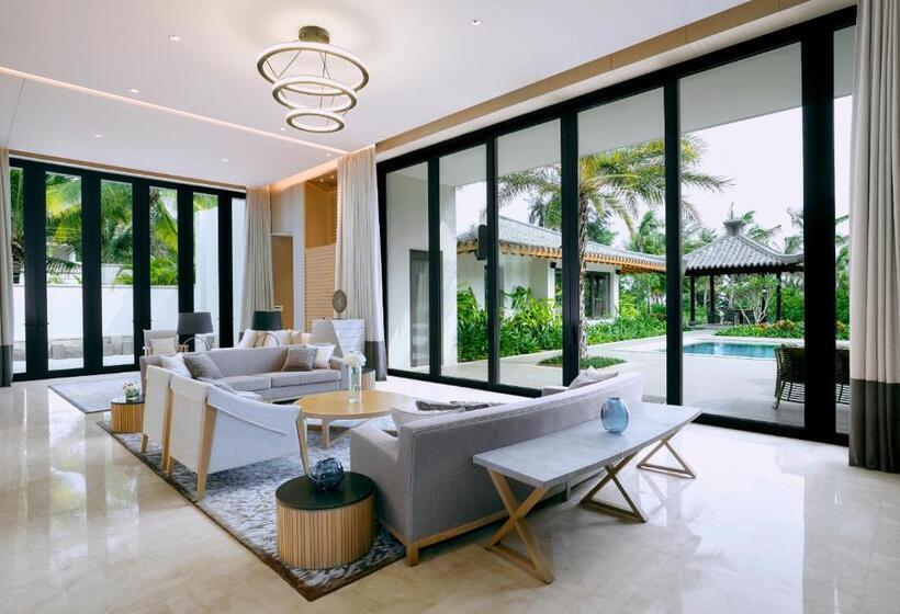Вилла 3 Спальни, Capella Tufu Bay, Hainan