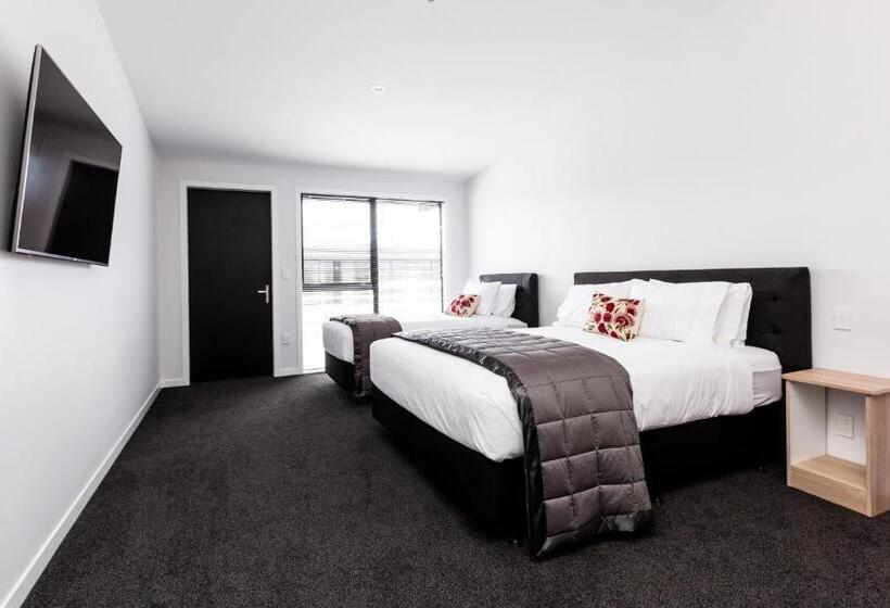 Студия Deluxe, Zachary's Motel
